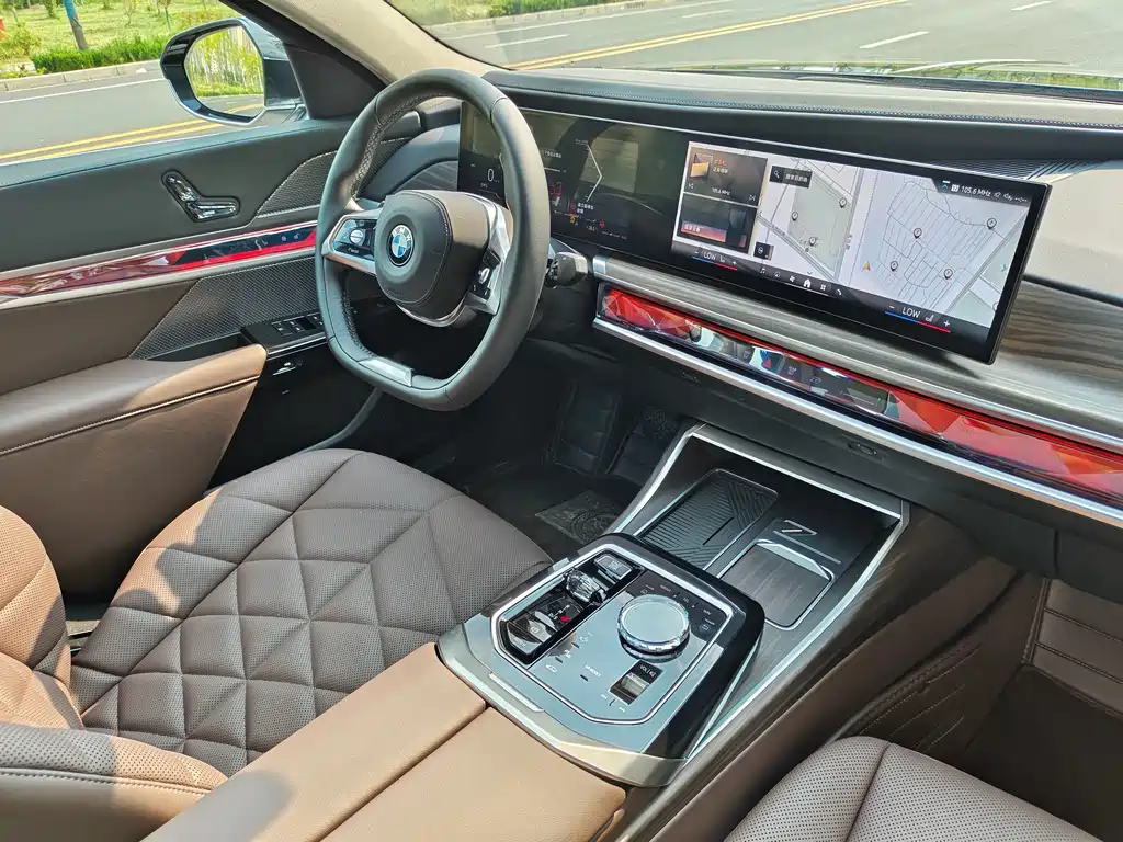 BMW 7 Series 2023 — фото 16