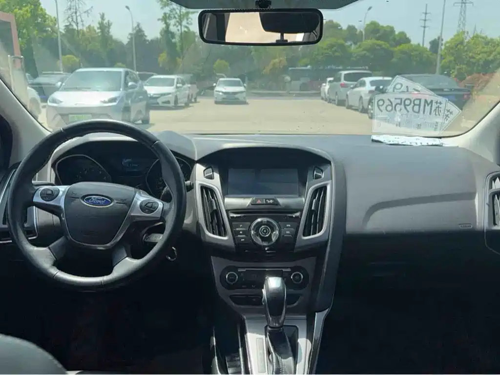 Ford Focus 2015 — фото 11