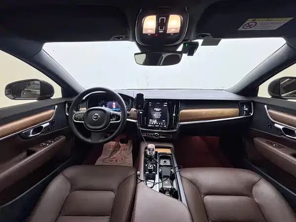 Volvo S90 2023