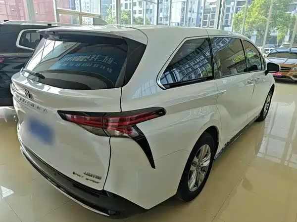 Toyota Sienna 2025