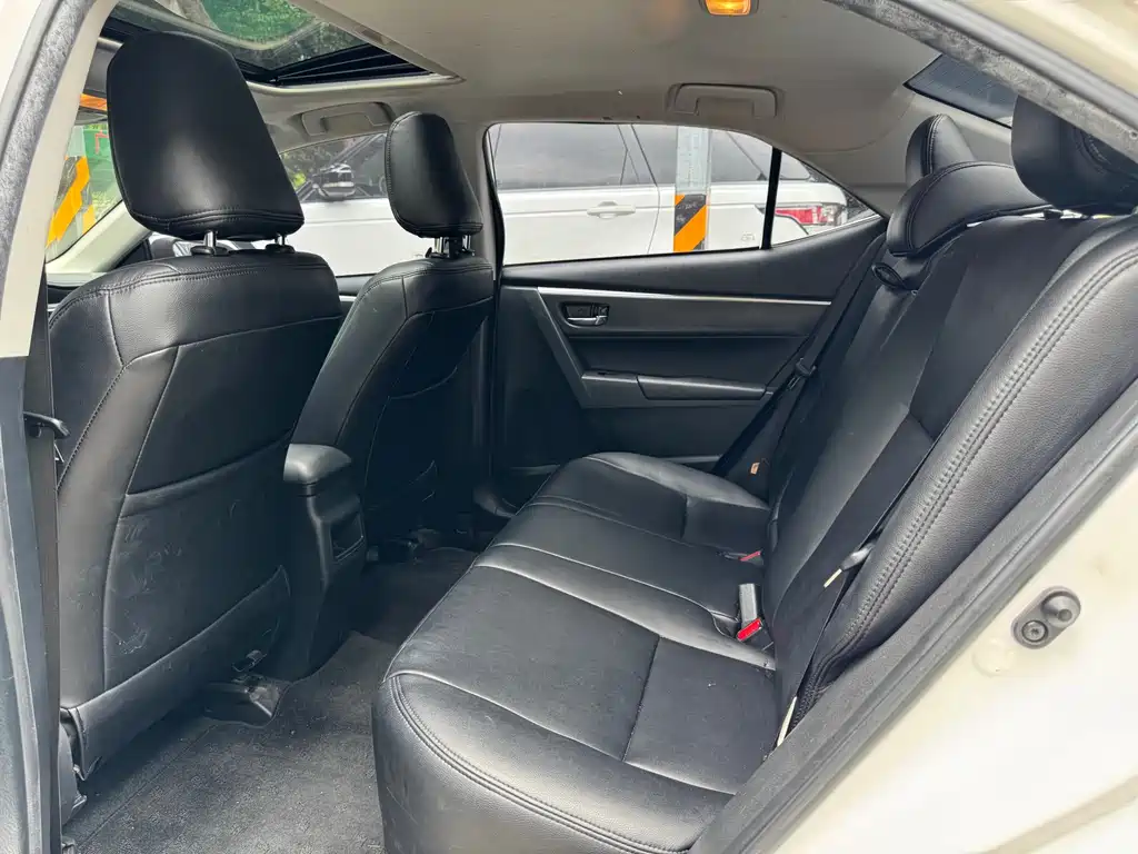Toyota Corolla 2018 — фото 10