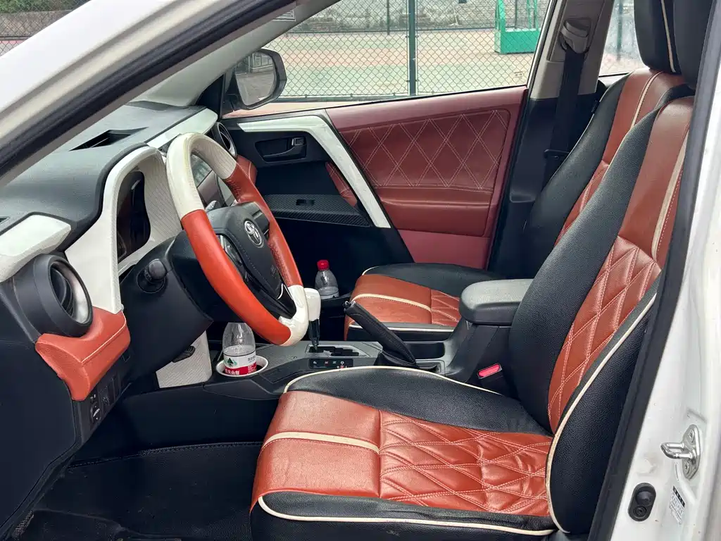 Toyota RAV4 2015 — фото 9