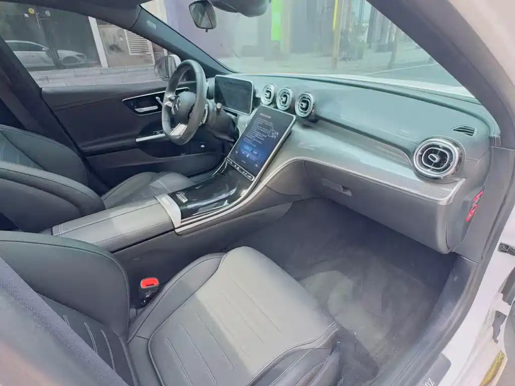 Mercedes-Benz C-Class 2024