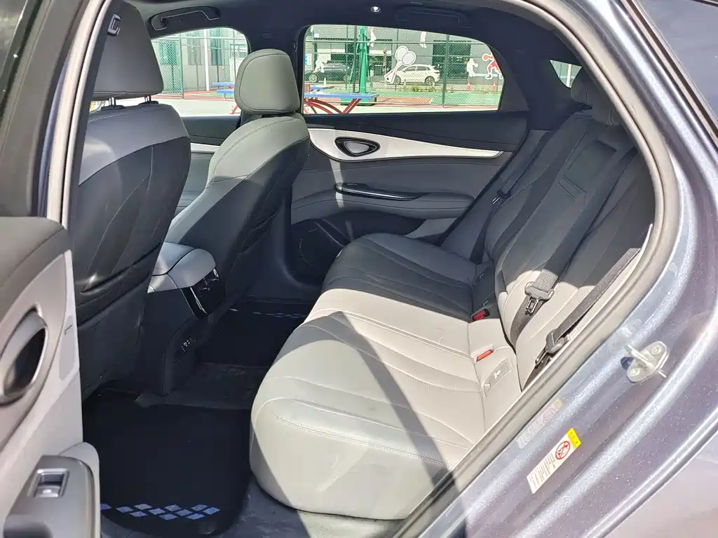 BYD Seal 07 DM-i 2025 — фото 4