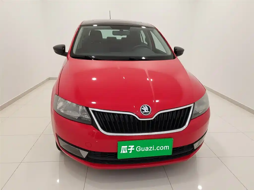 Skoda Rapid Spaceback 2014 — фото 3