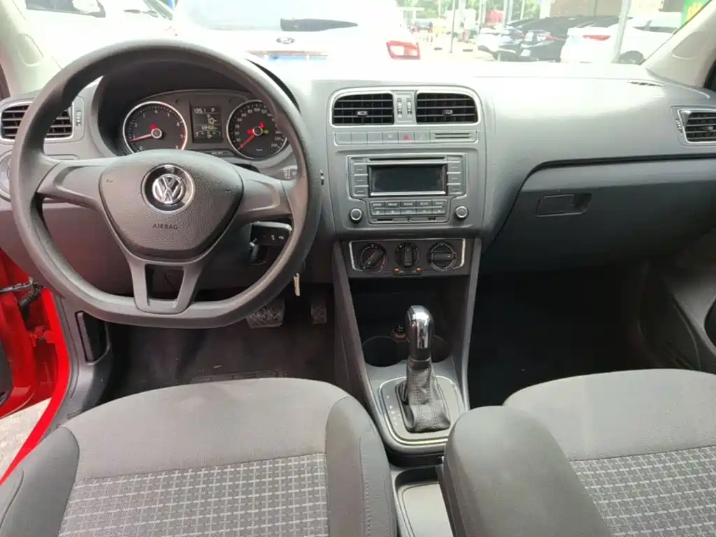 Volkswagen Polo 2015 — фото 10