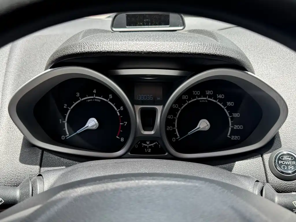 Ford Ecosport 2016 — фото 12