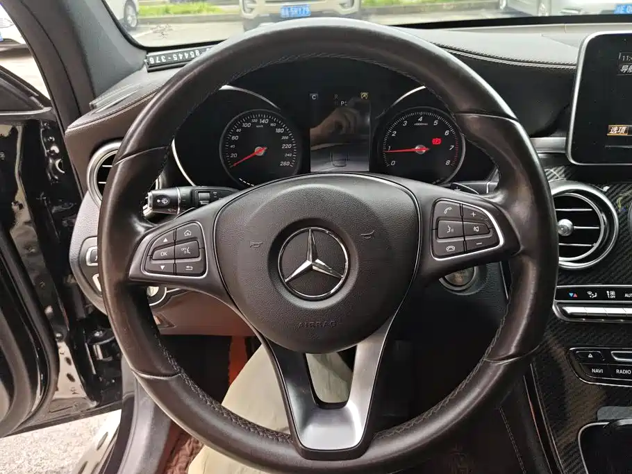 Mercedes-Benz GLC 2018 — фото 15