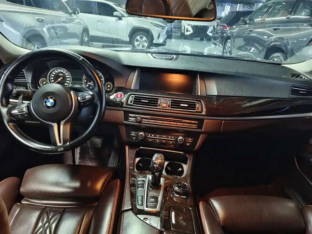 BMW 5 Series 2015 — фото 10