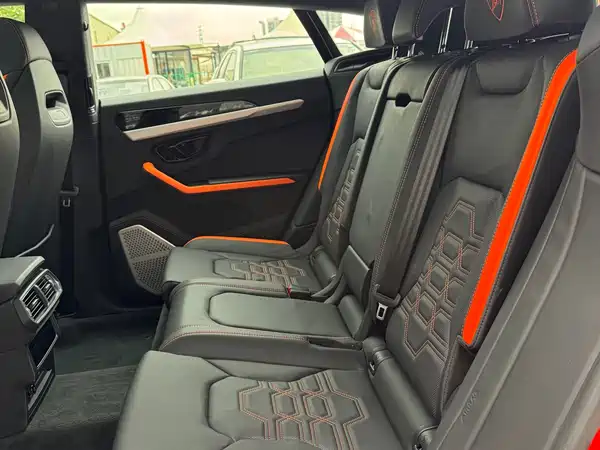 Lamborghini Urus SE 2025