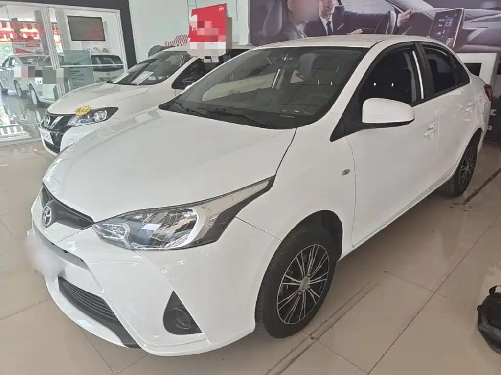Toyota Yaris L 2021