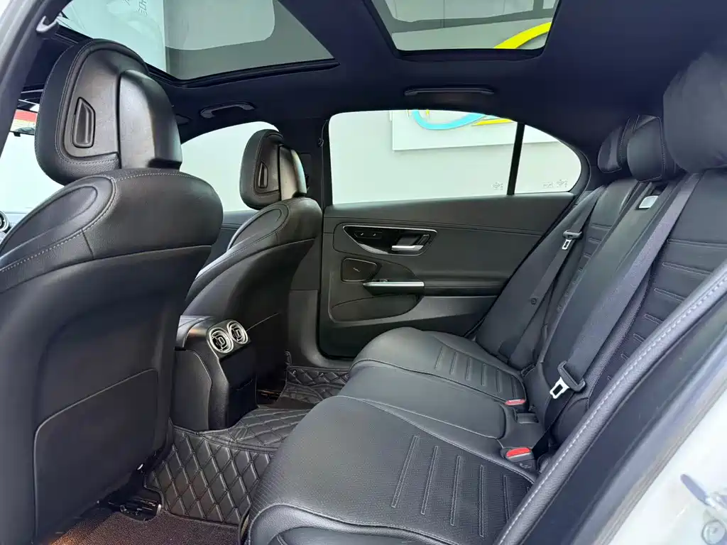 Mercedes-Benz C-Class 2024
