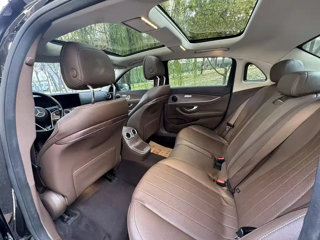 Mercedes-Benz E-Class 2023 — фото 10