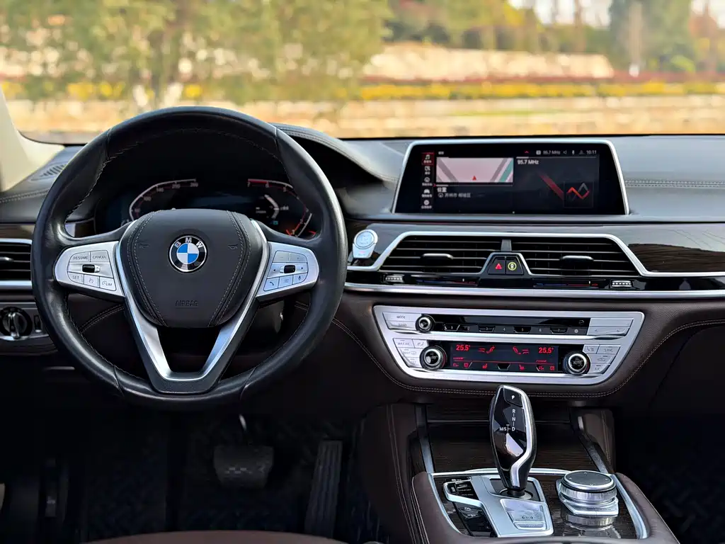 BMW 7 Series 2021 — фото 8