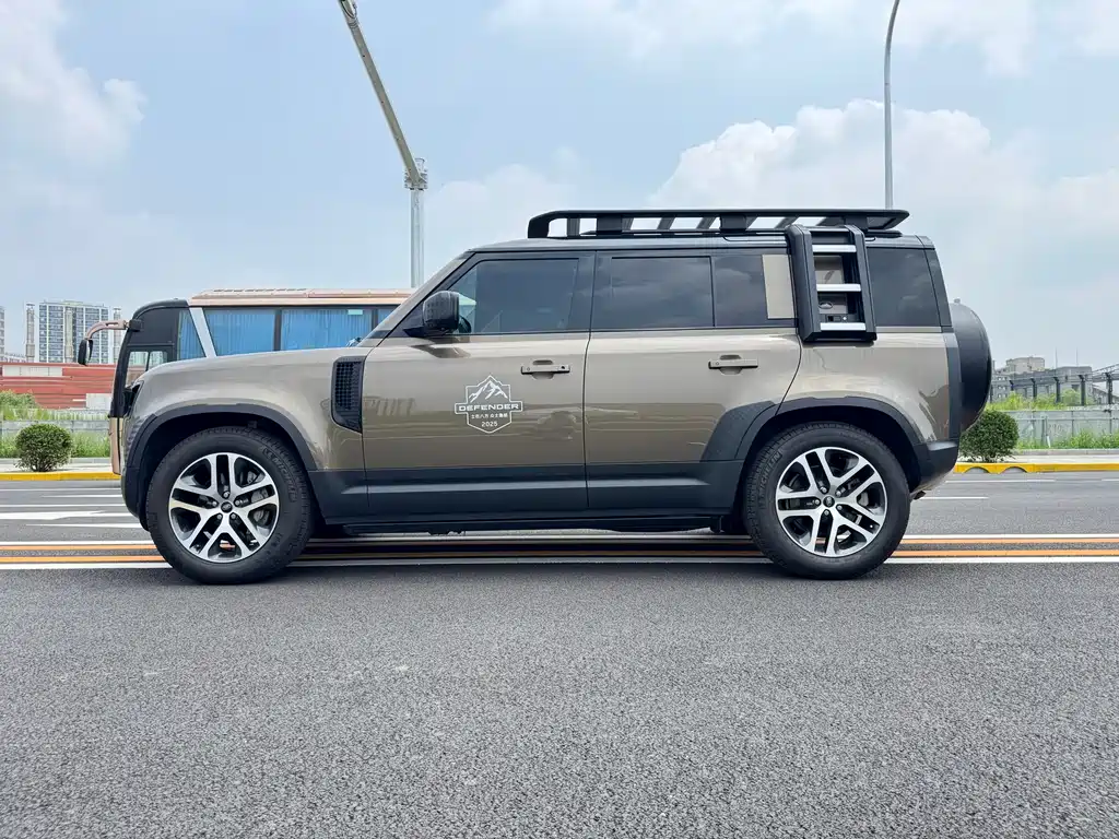 Land Rover Defender 2022