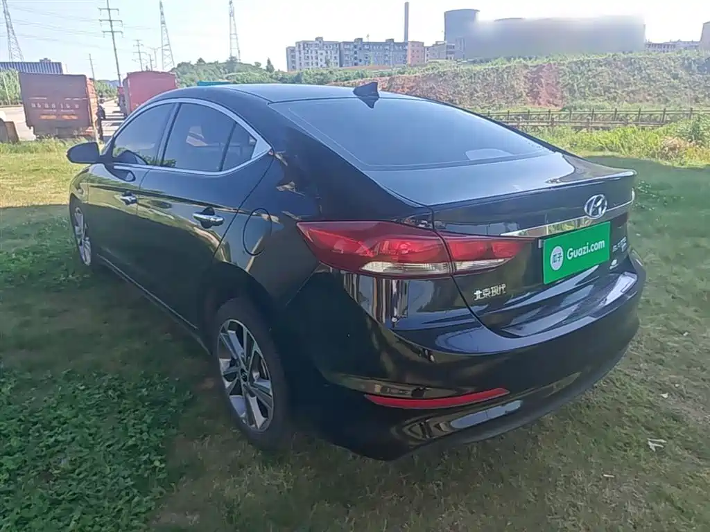 Hyundai Elantra 2018 — фото 23