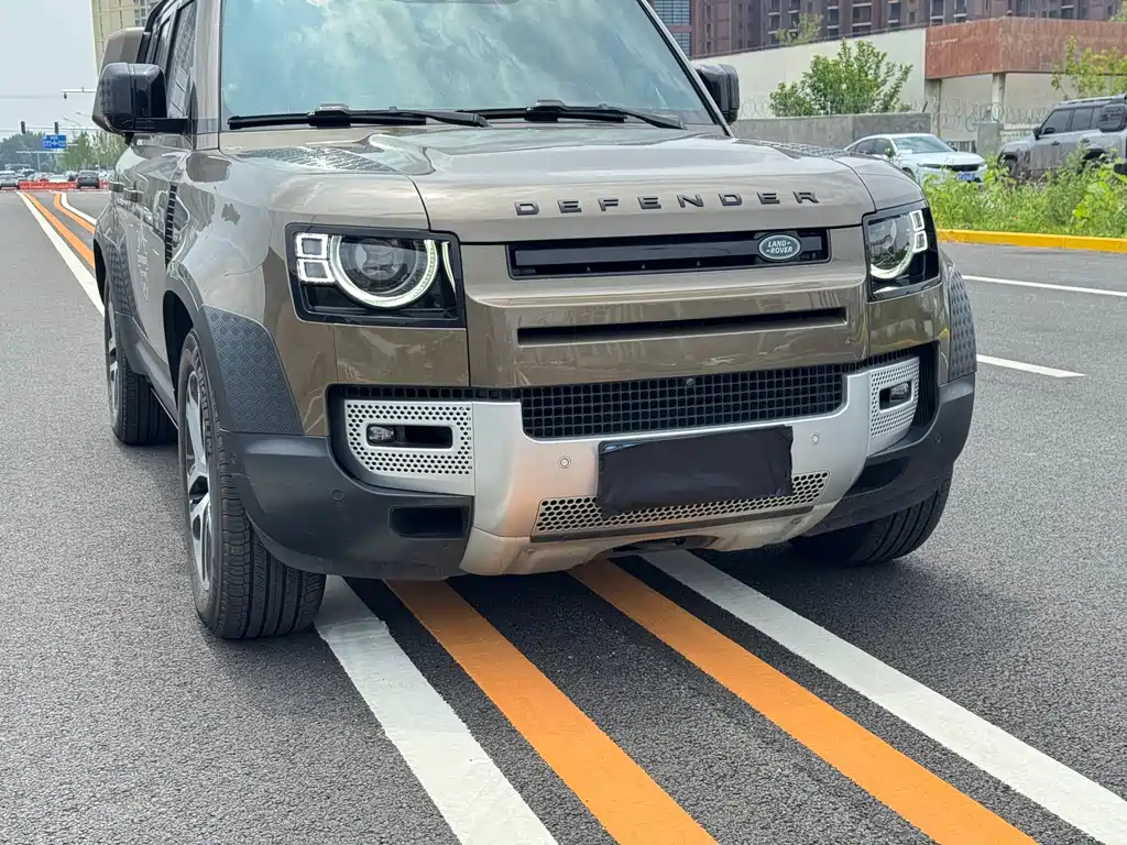 Land Rover Defender 2022