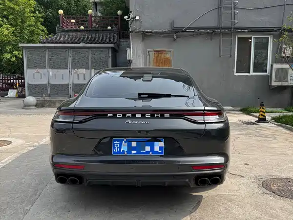 Porsche Panamera 2022