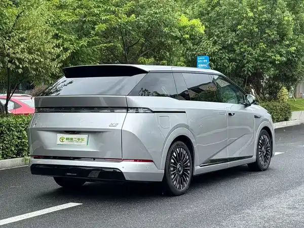 XPeng X9 2025