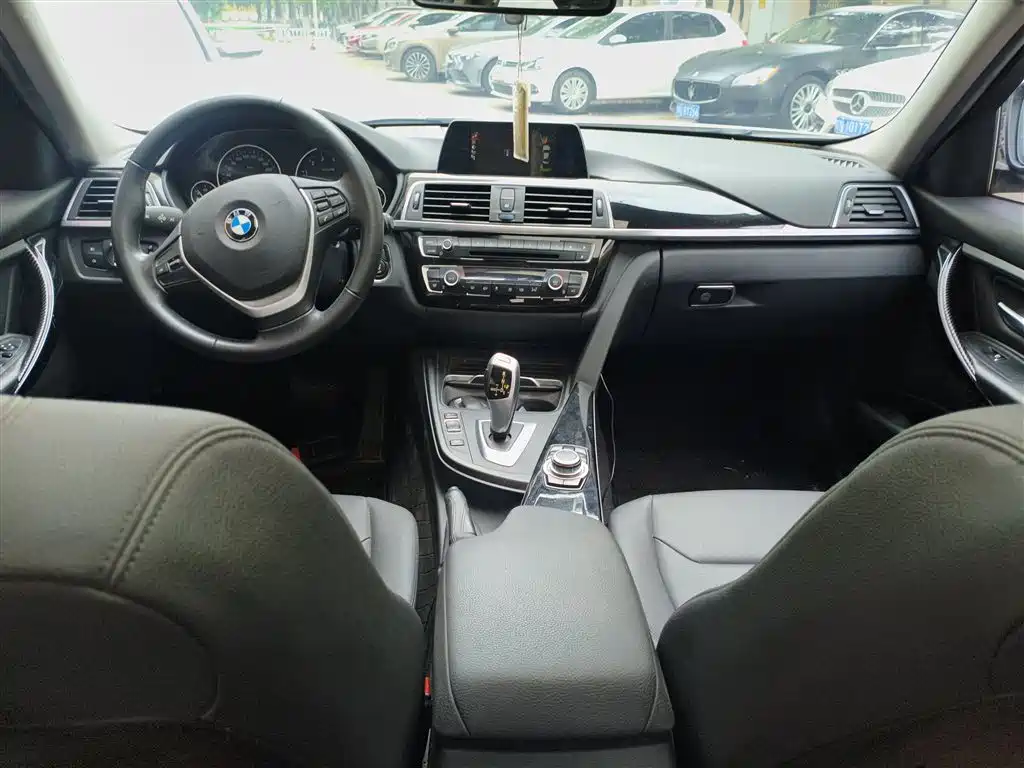 BMW 3 Series 2016 — фото 10