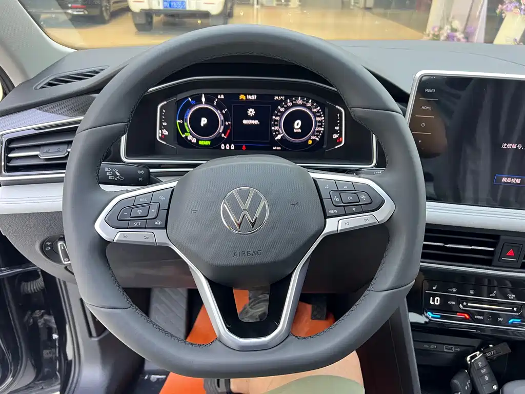 Volkswagen Tiguan L PHEV 2025 — фото 14