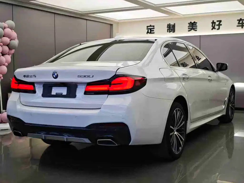 BMW 5 Series 2021 — фото 8
