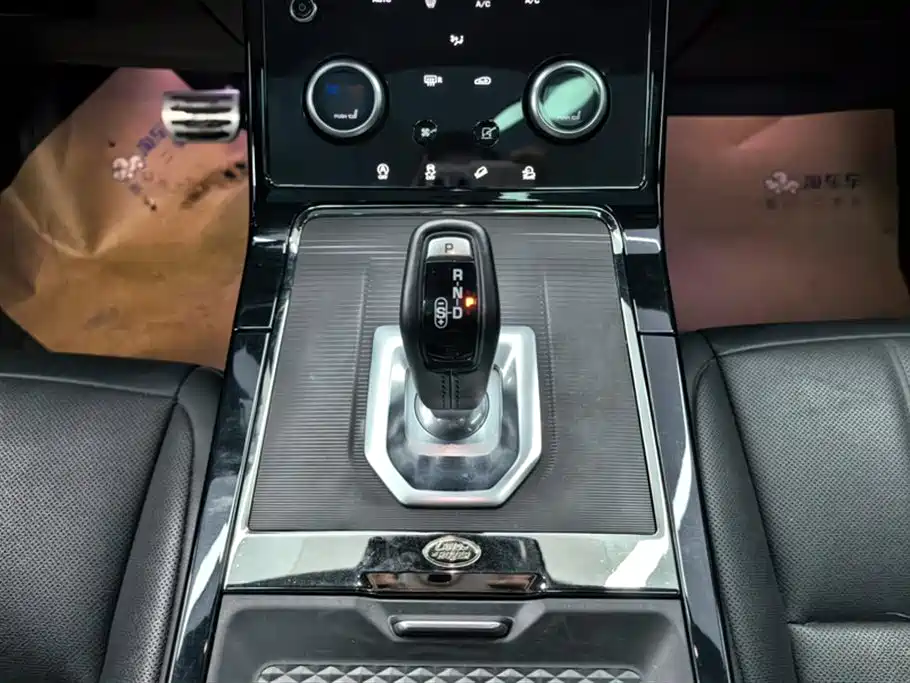 Land Rover Evoque 2021 — фото 16