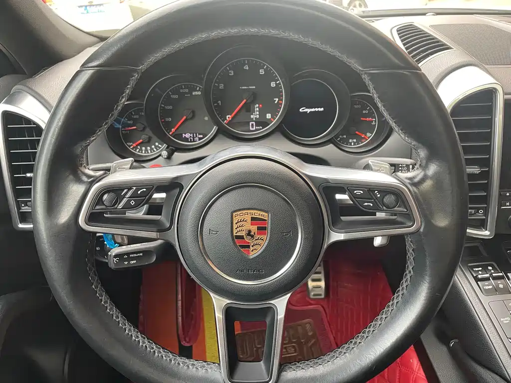 Porsche Cayenne 2017 — фото 9