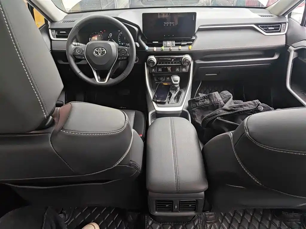 Toyota RAV4 2024 — фото 10