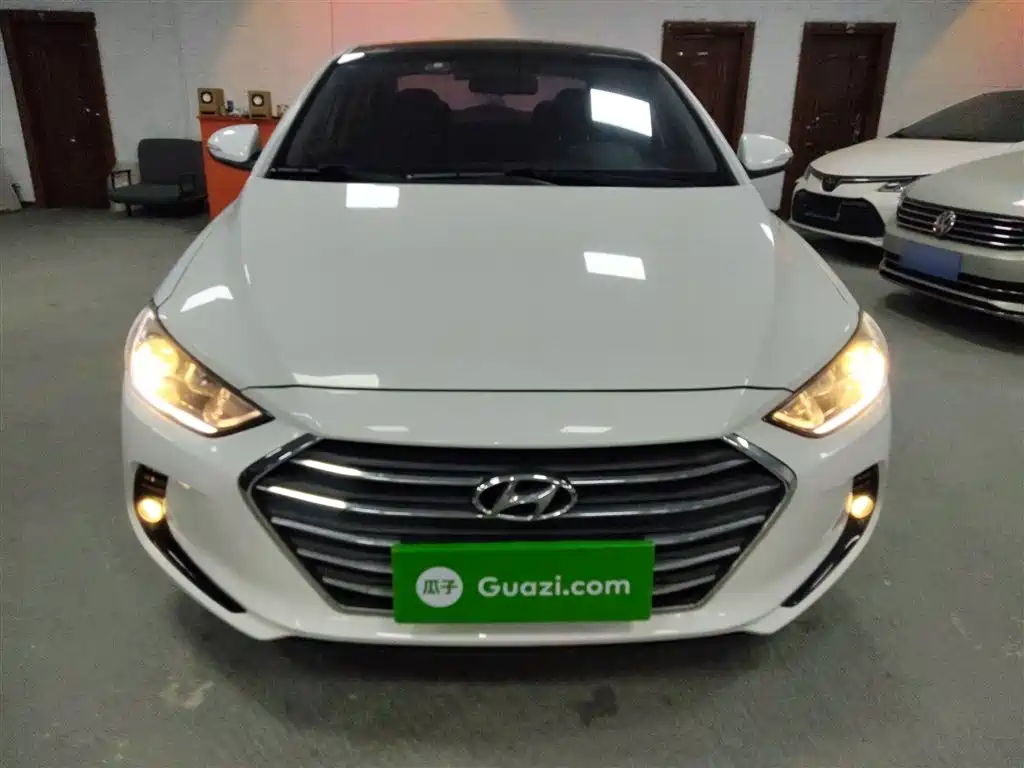 Hyundai Elantra 2018 — фото 3