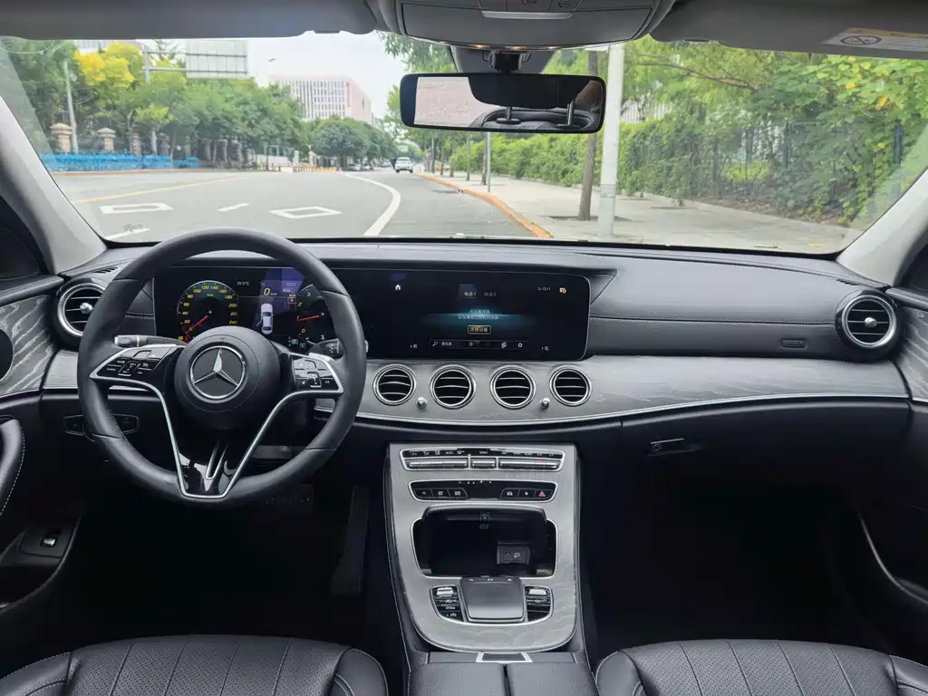 Mercedes-Benz E-Class 2023 — фото 13