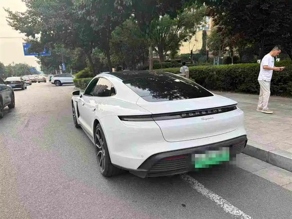 Porsche Taycan 2023
