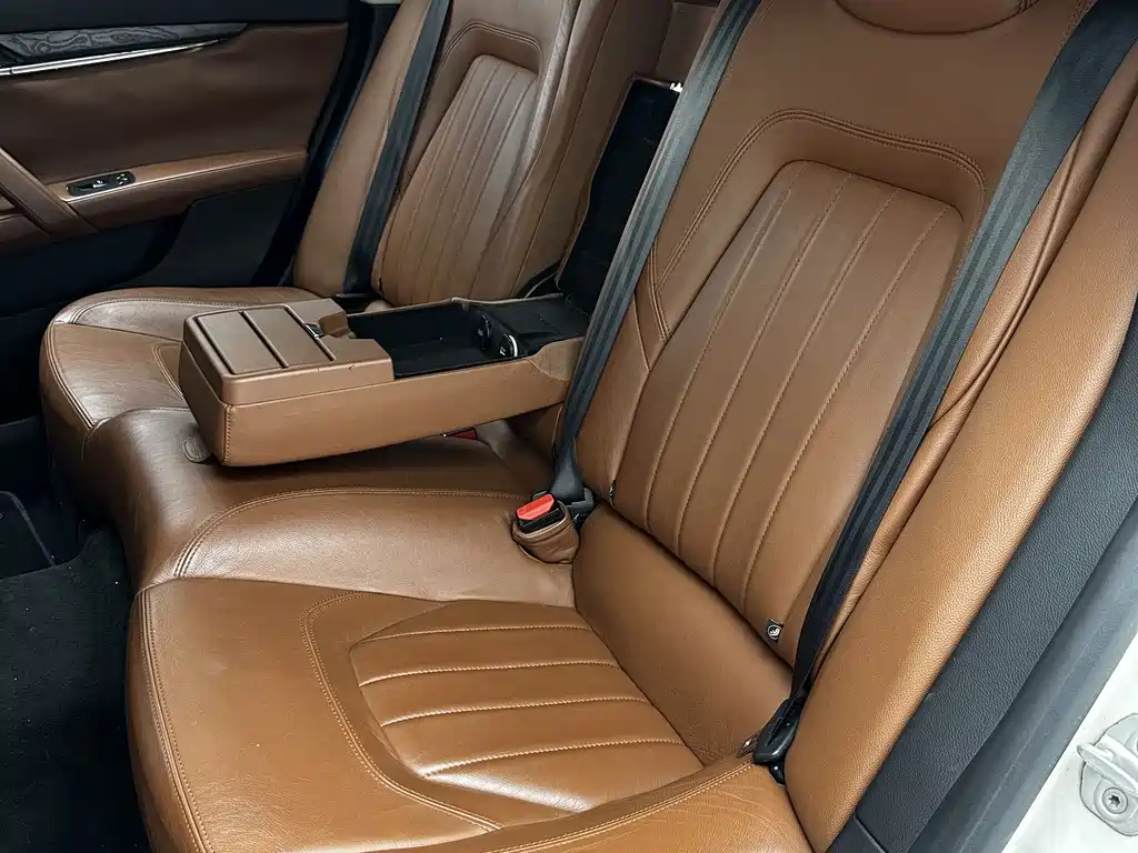 Maserati Quattroporte 2015 — фото 20