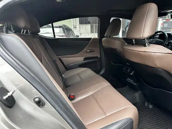 Lexus ES 2022