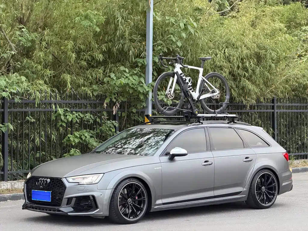 Audi A4 2018 — фото 1