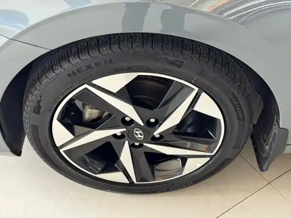 Hyundai Elantra 2022
