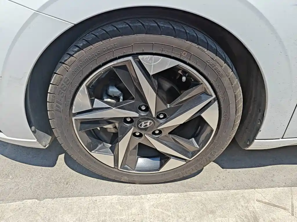 Hyundai Elantra 2023 — фото 23