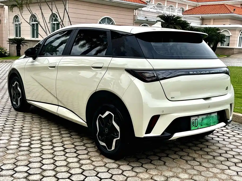 BYD Dolphin 2023