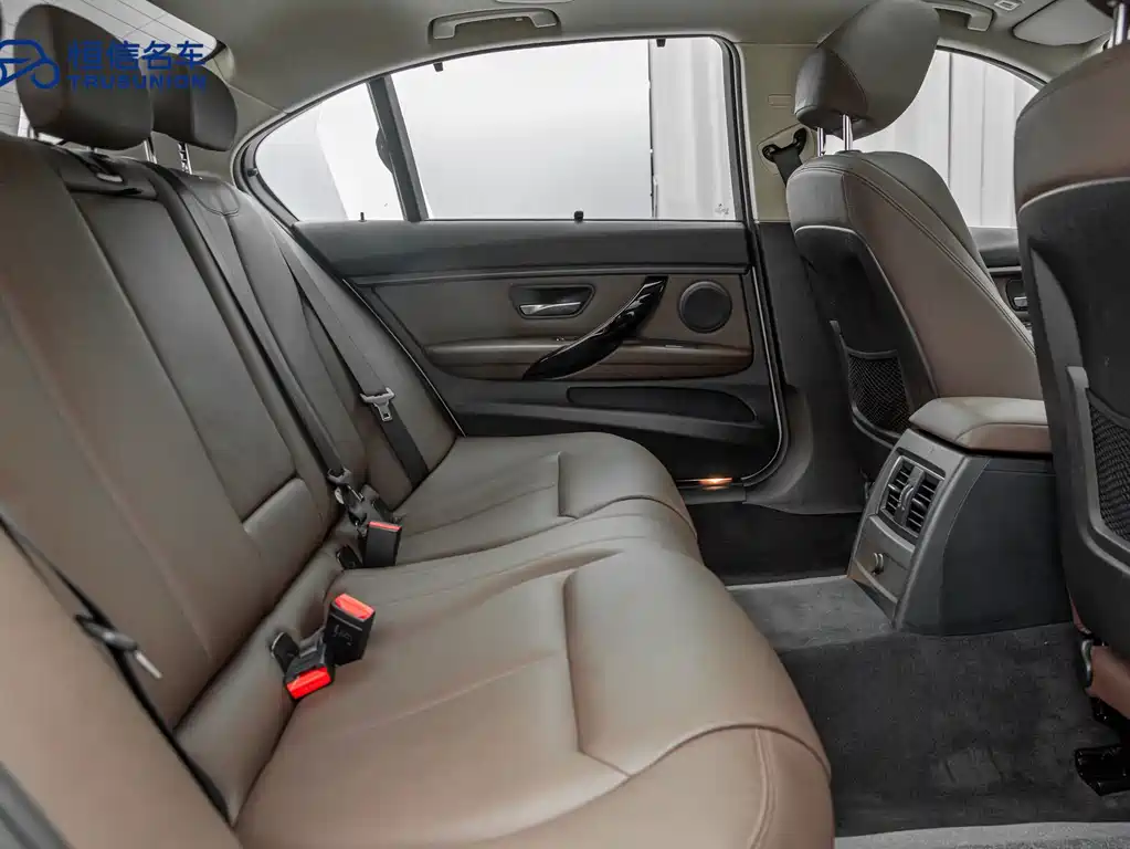 BMW 3 Series 2019 — фото 15
