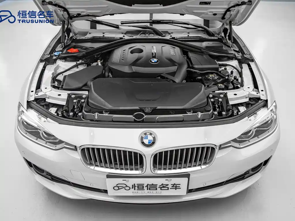 BMW 3 Series 2019 — фото 20