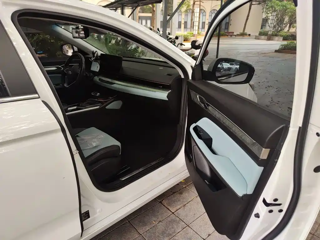Geely Emgrand L 2022 — фото 19