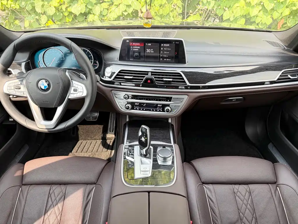 BMW 7 Series 2018 — фото 8