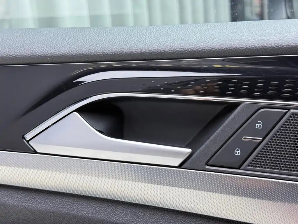 Volkswagen Passat 2023 — фото 14
