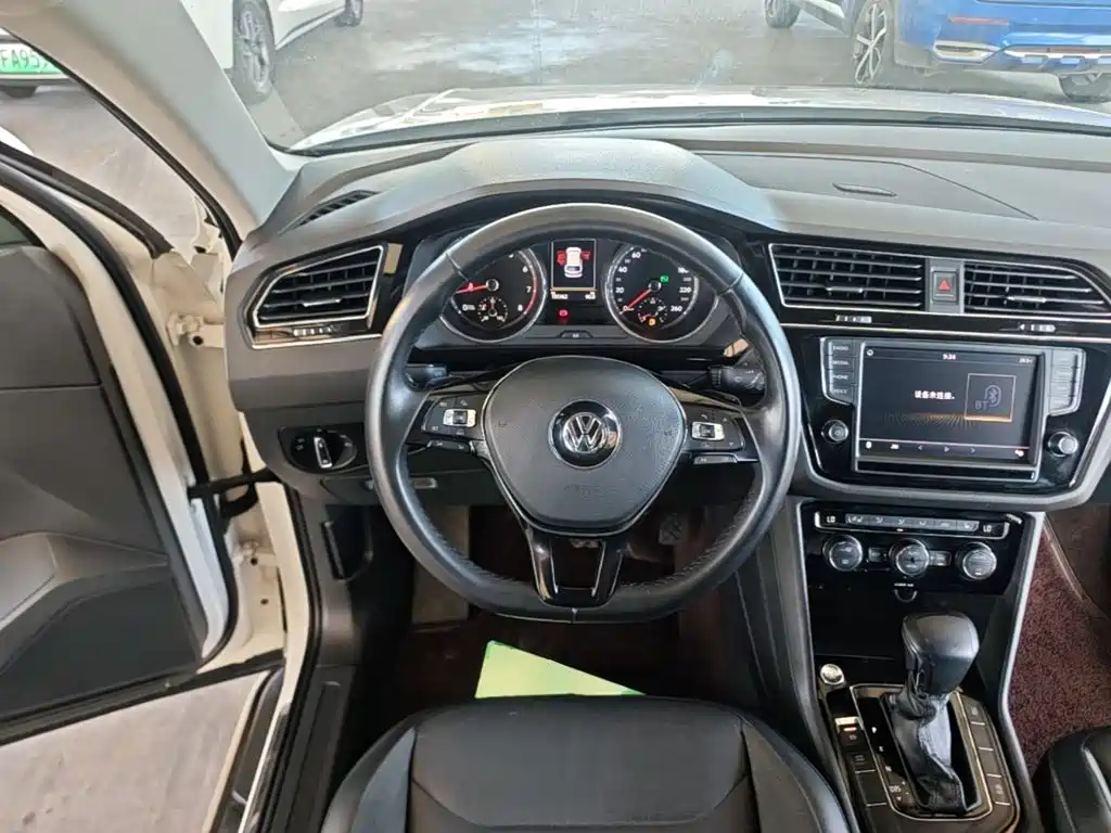 Volkswagen Tiguan L 2018 — фото 11