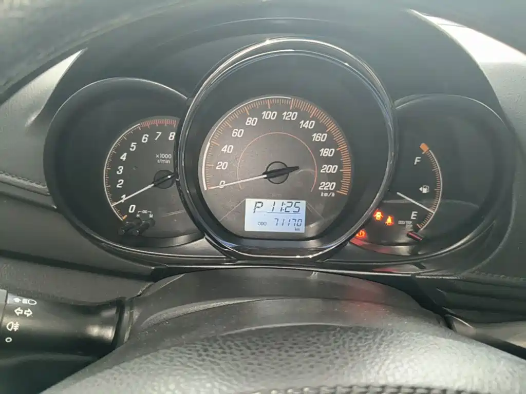 Toyota Yaris L 2021 — фото 12