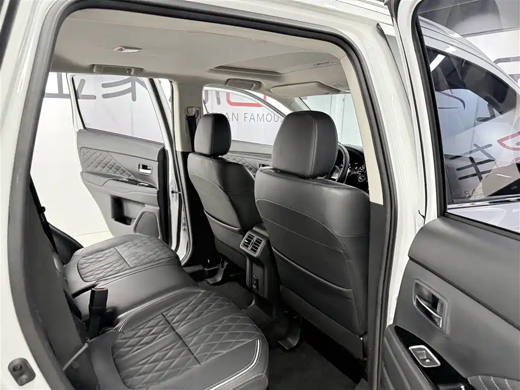 Mitsubishi Outlander 2020 — фото 14