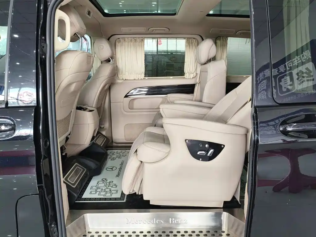 Mercedes-Benz V-Class 2019 — фото 14