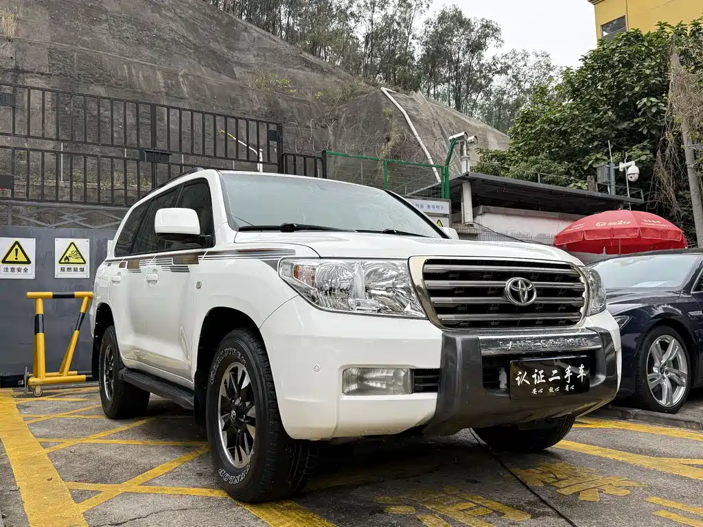 Toyota Land Cruiser 2010 — фото 2