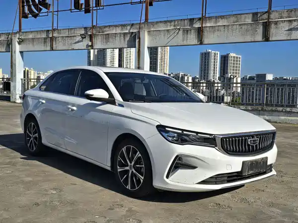 Geely Emgrand 2022