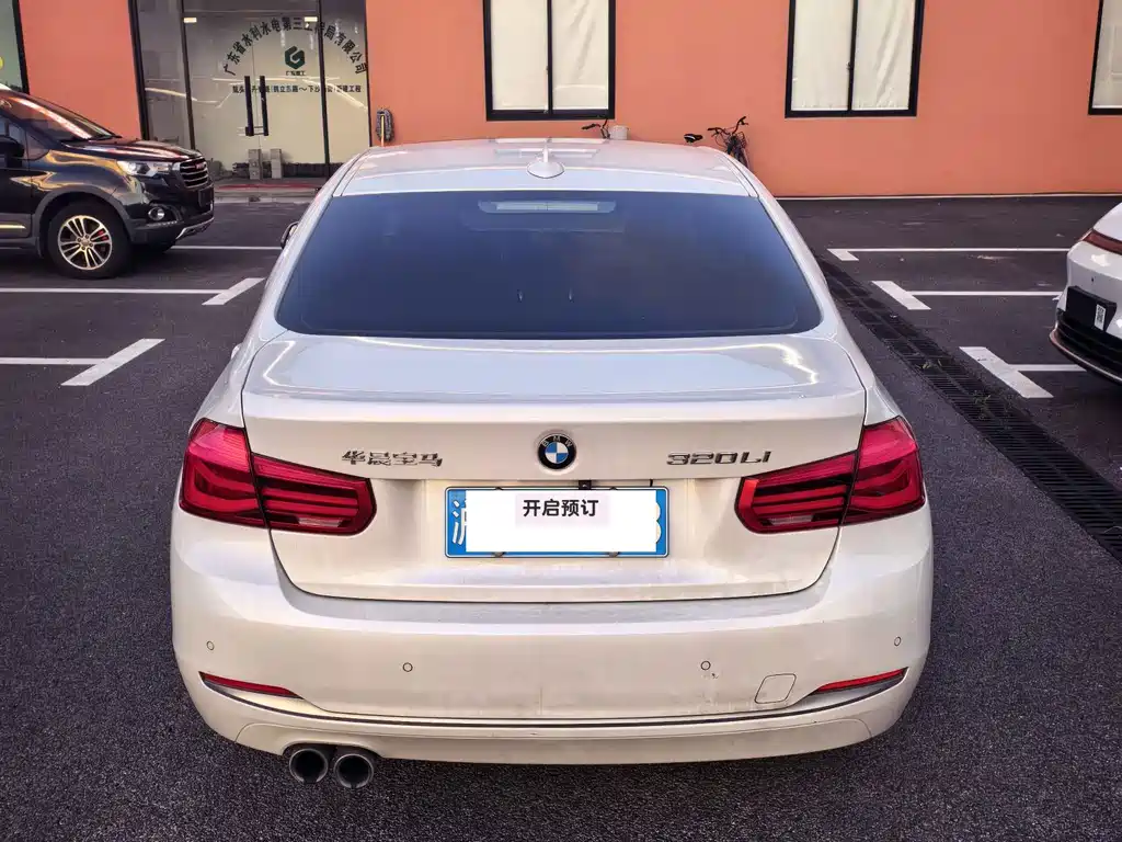 BMW 3 Series 2018 — фото 8